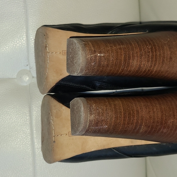 Vince Camuto black leather booties - Picture 6 of 11